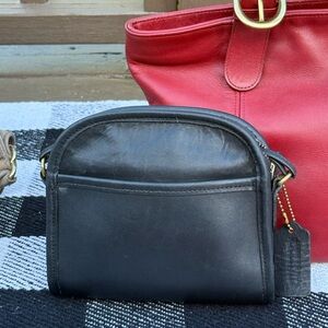 Elegant Black Leather Crossbody Bag